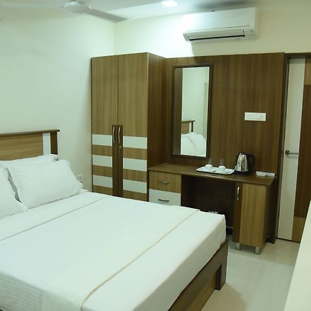 Santhoshpuri Hotel Coimbatore Eksteriør billede